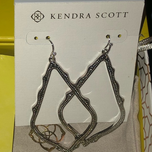 NWT Kendra Scott dangling earring rhodium - Picture 3 of 5
